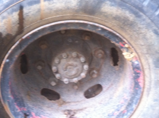 ขายหกล้อติดเครน 3ตัน สภาพพร้อมใช้งาน เครื่องเกียร์ดี ยางพร้อมใช้งาน เอกสารพร้อมโอน