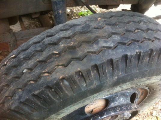 ขายหกล้อติดเครน 3ตัน สภาพพร้อมใช้งาน เครื่องเกียร์ดี ยางพร้อมใช้งาน เอกสารพร้อมโอน