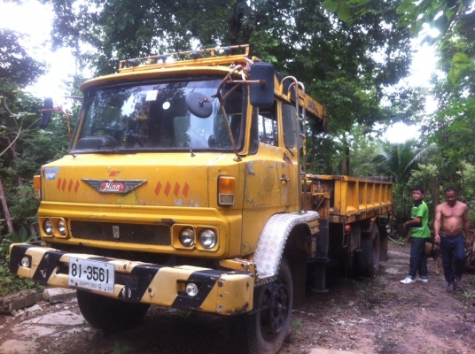 ขายหกล้อติดเครน 3ตัน สภาพพร้อมใช้งาน เครื่องเกียร์ดี ยางพร้อมใช้งาน เอกสารพร้อมโอน