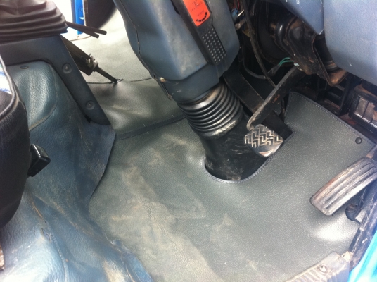 Isuzu Nkr ดั้ม เครื่อง 100 แรงม้า ทำสีใหม่ ยางใหม่ เครื่องดีคัสซีสวย ทะเบียนเต็ม พร้อมโอน