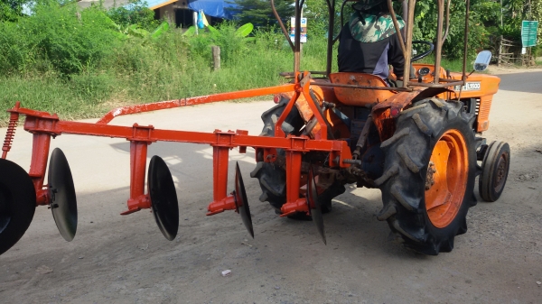 ขายครับ 38000บาท โทร0813655997อำพร พาเจริญ พร้อมใช้งานครับ เครื่องดี เกียร์ดี เอาใว้ทำรถมุ้นได้ครับ