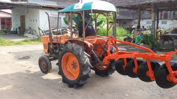 ขายครับ 38000บาท โทร0813655997อำพร พาเจริญ พร้อมใช้งานครับ เครื่องดี เกียร์ดี เอาใว้ทำรถมุ้นได้ครับ