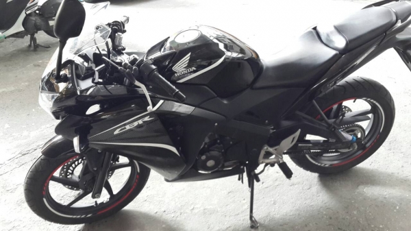 HONDA CBR 150 i ปี 57 สภาพสวยมากๆ,วิ่งน้อย 4 พันกว่าโล,ไม่มีรอยล้ม เอกสารพร้อมโอน HONDA CBR 150 i ปี 57 สภาพสวยมากๆ,วิ่งน้อย 4 พันกว่าโล,ไม่มีรอยล้ม เอกสารพร้อมโอน