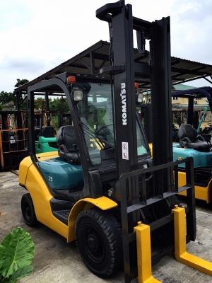 ขายรถ FORKLIFT ยี่ห้อ KOMATSU ขนาด2.5ตัน เครื่องยนต์ดีเซล เกียร์ธรรมดา ยกสุง4เมตร