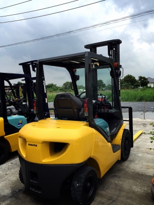 ขายรถ FORKLIFT ยี่ห้อ KOMATSU ขนาด2.5ตัน เครื่องยนต์ดีเซล เกียร์ธรรมดา ยกสุง4เมตร