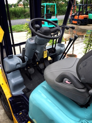 ขายรถ FORKLIFT ยี่ห้อ KOMATSU ขนาด2.5ตัน เครื่องยนต์ดีเซล เกียร์ธรรมดา ยกสุง4เมตร
