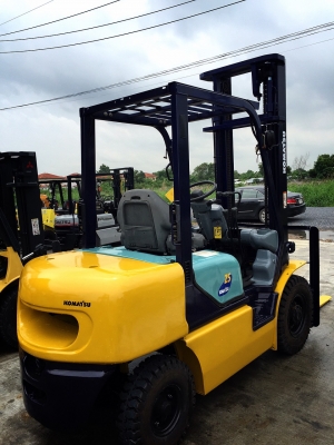 ขายรถ FORKLIFT ยี่ห้อ KOMATSU ขนาด2.5ตัน เครื่องยนต์ดีเซล เกียร์ธรรมดา ยกสุง4เมตร