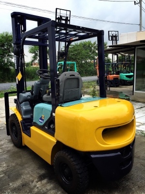 ขายรถ FORKLIFT ยี่ห้อ KOMATSU ขนาด2.5ตัน เครื่องยนต์ดีเซล เกียร์ธรรมดา ยกสุง4เมตร