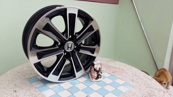 ขายล้อแม็ก jazz ge 15" ดำหน้าเงา สนใจติดต่อเล็กคลองสามครับ 081-3747940