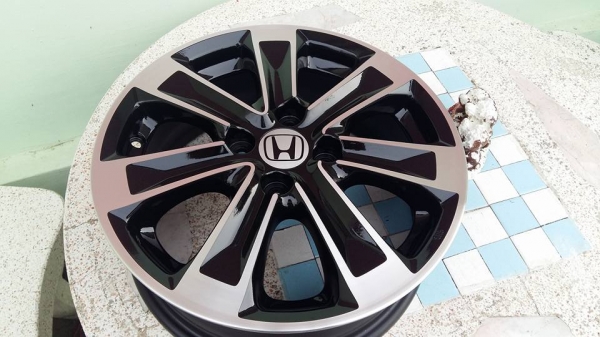 ขายล้อแม็ก jazz ge 15" ดำหน้าเงา สนใจติดต่อเล็กคลองสามครับ 081-3747940