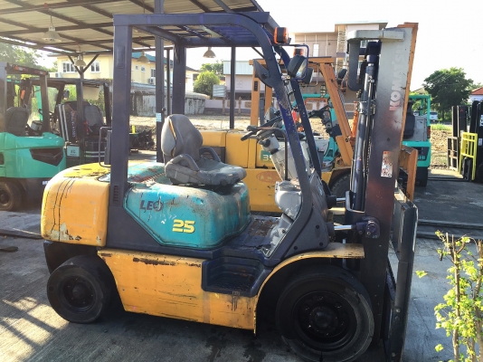 ขายรถ FORKLIFT ยี่ห้อ KOMATSU ขนาด2.5ตัน เครื่องยนต์ดีเซล เกียร์ออร์โต้ ยกสุง3เมตร
