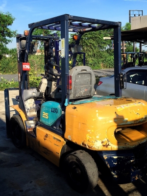 ขายรถ FORKLIFT ยี่ห้อ KOMATSU ขนาด2.5ตัน เครื่องยนต์ดีเซล เกียร์ออร์โต้ ยกสุง3เมตร