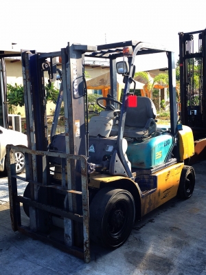 ขายรถ FORKLIFT ยี่ห้อ KOMATSU ขนาด2.5ตัน เครื่องยนต์ดีเซล เกียร์ออร์โต้ ยกสุง3เมตร