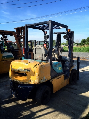 ขายรถ FORKLIFT ยี่ห้อ KOMATSU ขนาด2.5ตัน เครื่องยนต์ดีเซล เกียร์ออร์โต้ ยกสุง3เมตร