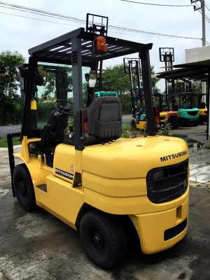 ขายรถ FORKLIFT ยี่ห้อ MITSUBISHI ขนาด2.5ตัน เครื่องยนต์ดีเซล เกียร์ออร์โต้ ยกสุง3เมตร