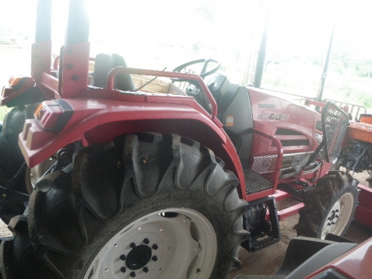 รถแทรกเตอร์ YANMAR EF 685