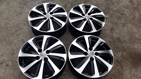 ขายล้อแม็ก new vios/yaris 15" สีดำหน้าเงา สนใจติดต่อเล็กคลองสามครับ 081-3747940