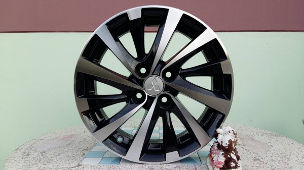 ขายล้อแม็ก mitsu attrage 15" สีดำหน้าเงา สนใจติดต่อเล็กคลองสามครับ 081-3747940
