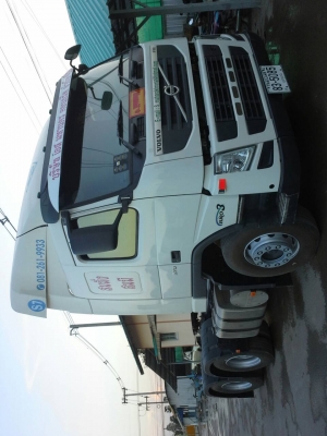 หัวลาก ( เพลาเดียว )  VOLVO  FM 11  370  แรง/ สิงหาคม ปี 55 เกียร์ฟุลเลอร์ธรรมดา  ล้อหลังยกได้ ราคา2,100,000  บาท