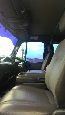 ต้องการขายรถนิสันยูดีปี49เครื่อง225แรงเครื่องดีคัชซีสวยสภาพพร้อมใช้สนใจติดต่อด่วน