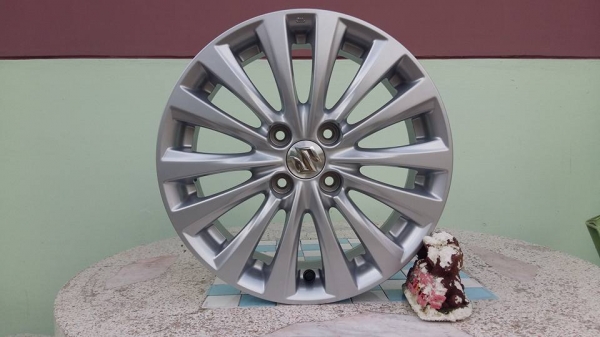 ขายล้อแม็กป้ายแดง suzuki ciaz 15" สนใจติดต่อเล็กคลองสามครับ 081-3747940