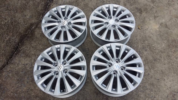 ขายล้อแม็กป้ายแดง suzuki ciaz 15" สนใจติดต่อเล็กคลองสามครับ 081-3747940