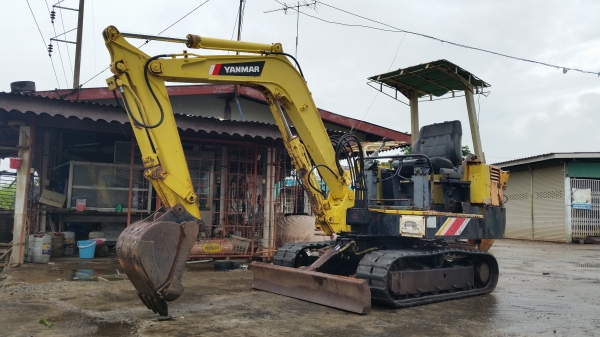 ขายด่วนรถเเม็คโครยันม่าYB25-2เทียบเท่า PC25เคื่องยันม่า3สูบรถนำเข้าเก่านอกไม่เคยใช้งานในเมืองไทยเลยส่งให้ฟรี