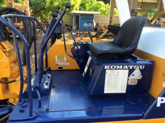 ขายรถขุดแบคโฮ KOMATSU.ขนาดPC 20-3 เก่านอกแท้100\% เครื่องแน่น ปั๊มแรง ระบบไว  แทรคเหล็ก รถพร้อมใช้งาน มีเอกสารอินวอยครบ