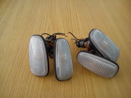 ไฟเลี้ยวแก้มสีขาวของรถ CHEVROLET ซาฟีร่า