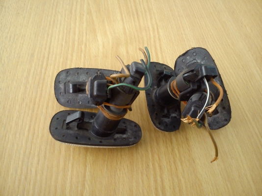 ไฟเลี้ยวแก้มสีขาวของรถ CHEVROLET ซาฟีร่า