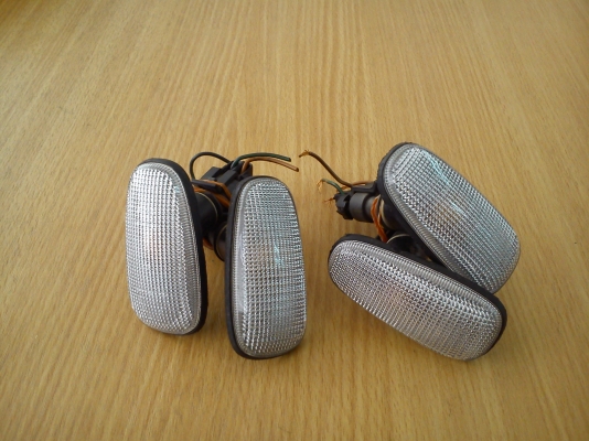 ไฟเลี้ยวแก้มสีขาวของรถ CHEVROLET ซาฟีร่า