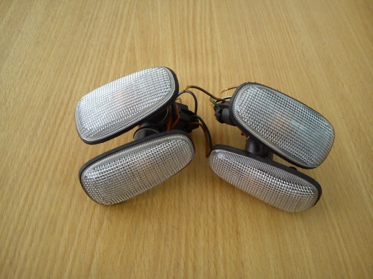 ไฟเลี้ยวแก้มสีขาวของรถ CHEVROLET ซาฟีร่า