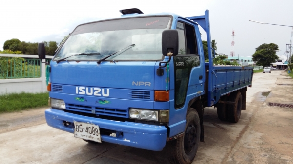 ขายถูกๆ185000บาทรถ6 ล้ออีซูซุNPRเครื่อง110แรง สภาพดีพร้อมใช้งาน