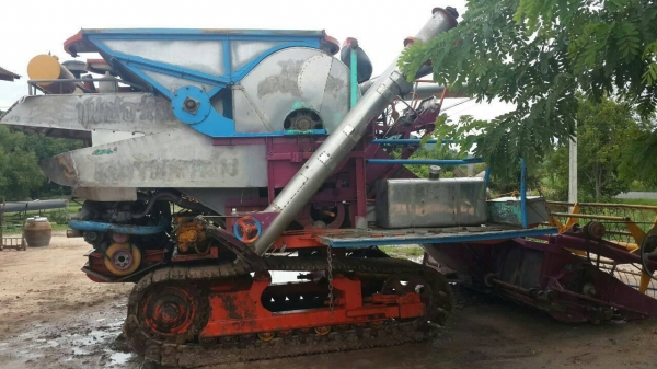 รถเกี่ยวข้าวไทยเจริญ อุ้ม2.8 เครื่องฮีโน่260เทอร์โบ ตัวเดิน12 ปั้มคู่23