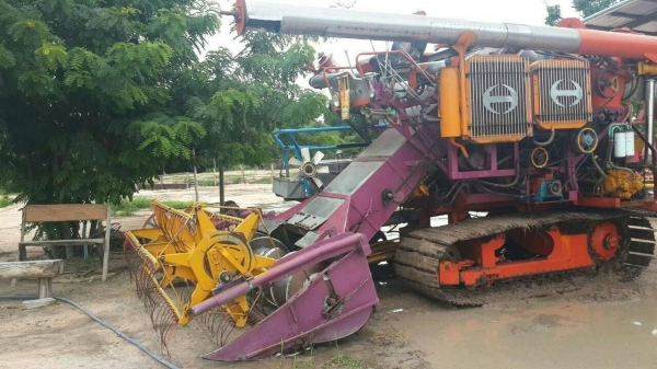 รถเกี่ยวข้าวไทยเจริญ อุ้ม2.8 เครื่องฮีโน่260เทอร์โบ ตัวเดิน12 ปั้มคู่23