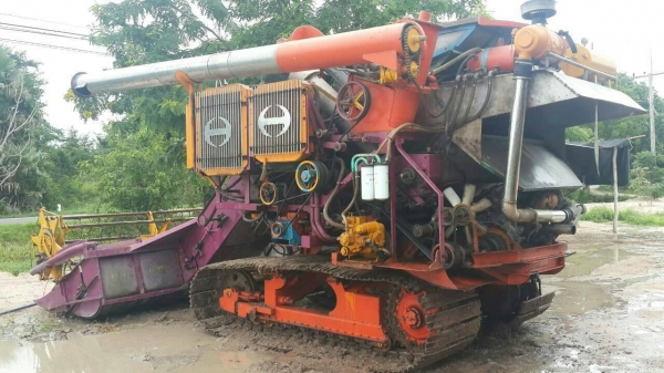 รถเกี่ยวข้าวไทยเจริญ อุ้ม2.8 เครื่องฮีโน่260เทอร์โบ ตัวเดิน12 ปั้มคู่23