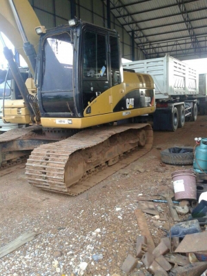 ขายรถแบคโฮ CAT  320 D  8,&times;&times;&times;ชม.เอกสารพร้อมรถสวยพร้อมใช้ราคา 1,830,000 090-772-3710 090-772-3708