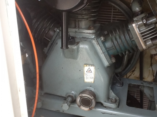 ปั๊มลมแบบตู้เก็บเสียงHITACHI. 10Hp 0833554933