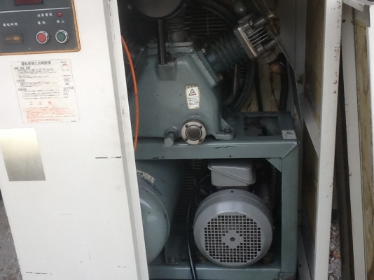 ปั๊มลมแบบตู้เก็บเสียงHITACHI. 10Hp 0833554933