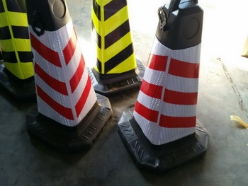 ขาย กรวยจราจร สะท้อนแสง ของใหม่นำเข้า สูง 70 ซม ฐานกว้าง 33x33 ซม ขาย กรวยจราจร สะท้อนแสง ของใหม่นำเข้า สูง 70 ซม ฐานกว้าง 33x33 ซม