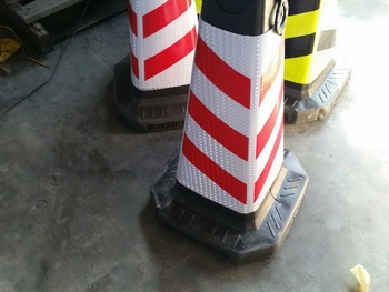 ขาย กรวยจราจร สะท้อนแสง ของใหม่นำเข้า สูง 70 ซม ฐานกว้าง 33x33 ซม ขาย กรวยจราจร สะท้อนแสง ของใหม่นำเข้า สูง 70 ซม ฐานกว้าง 33x33 ซม