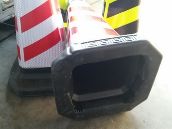 ขาย กรวยจราจร สะท้อนแสง ของใหม่นำเข้า สูง 70 ซม ฐานกว้าง 33x33 ซม ขาย กรวยจราจร สะท้อนแสง ของใหม่นำเข้า สูง 70 ซม ฐานกว้าง 33x33 ซม