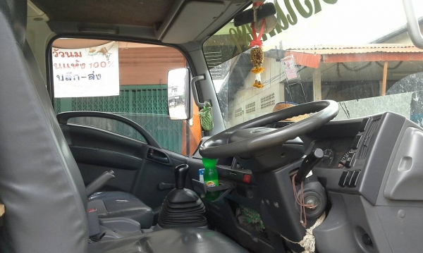 หกล้อ อีซูซุ NQR 175 ปี53 แอร์หนาว พ.เวอร์ยาว5.50ม รถสวยจัดเดิมๆไม่มีชน ทะเบียนพร้อมโอน ราคา 835,000บ ครับท่าน หกล้อ อีซูซุ NQR 175 ปี53 แอร์หนาว พ.เวอร์ยาว5.50ม รถสวยจัดเดิมๆไม่มีชน ทะเบียนพร้อมโอน ราคา 835,000บ ครับท่าน