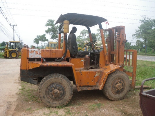 Toyota  2.5 ตัน  ขับเคลื่อน 4 ล้อ