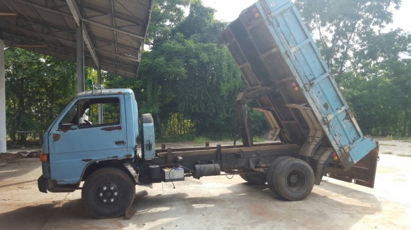 ขายอีซูซุ115  แรงดั้ม  F หน้าหลังครับเอกสารพร้อมโอน