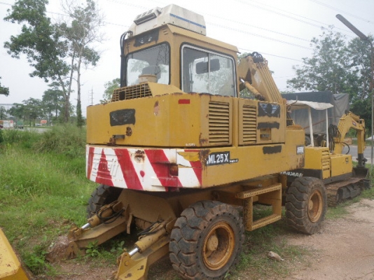 รถขุดล้อยาง