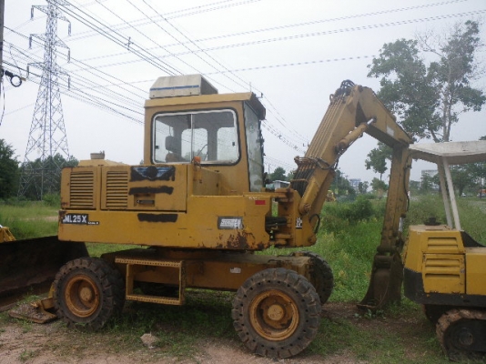 รถขุดล้อยาง