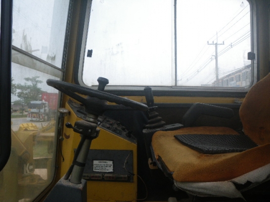 รถขุดล้อยาง