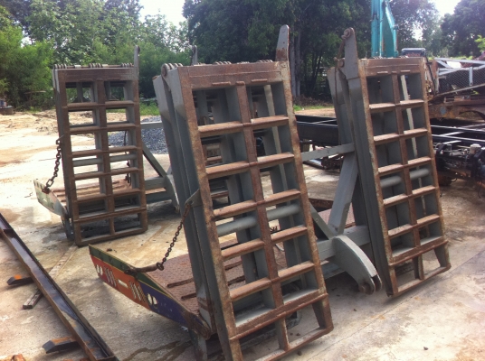 หางปลาไฮโดรลิค เทเลอร์ 10 ล้อ ทำจากเหล็กเกรด A ได้มาตรฐาน ขึ้นรถแมคโค 200 ได้ ใช้งานได้เลย พร้อมกระบอกไฮโดรลิค หางปลาไฮโดรลิค เทเลอร์ 10 ล้อ ทำจากเหล็กเกรด A ได้มาตรฐาน ขึ้นรถแมคโค 200 ได้ ใช้งานได้เลย พร้อมกระบอกไฮโดรลิค