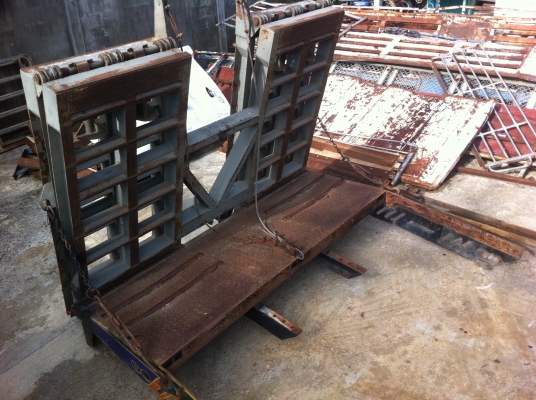 หางปลาไฮโดรลิค เทเลอร์ 10 ล้อ ทำจากเหล็กเกรด A ได้มาตรฐาน ขึ้นรถแมคโค 200 ได้ ใช้งานได้เลย พร้อมกระบอกไฮโดรลิค หางปลาไฮโดรลิค เทเลอร์ 10 ล้อ ทำจากเหล็กเกรด A ได้มาตรฐาน ขึ้นรถแมคโค 200 ได้ ใช้งานได้เลย พร้อมกระบอกไฮโดรลิค